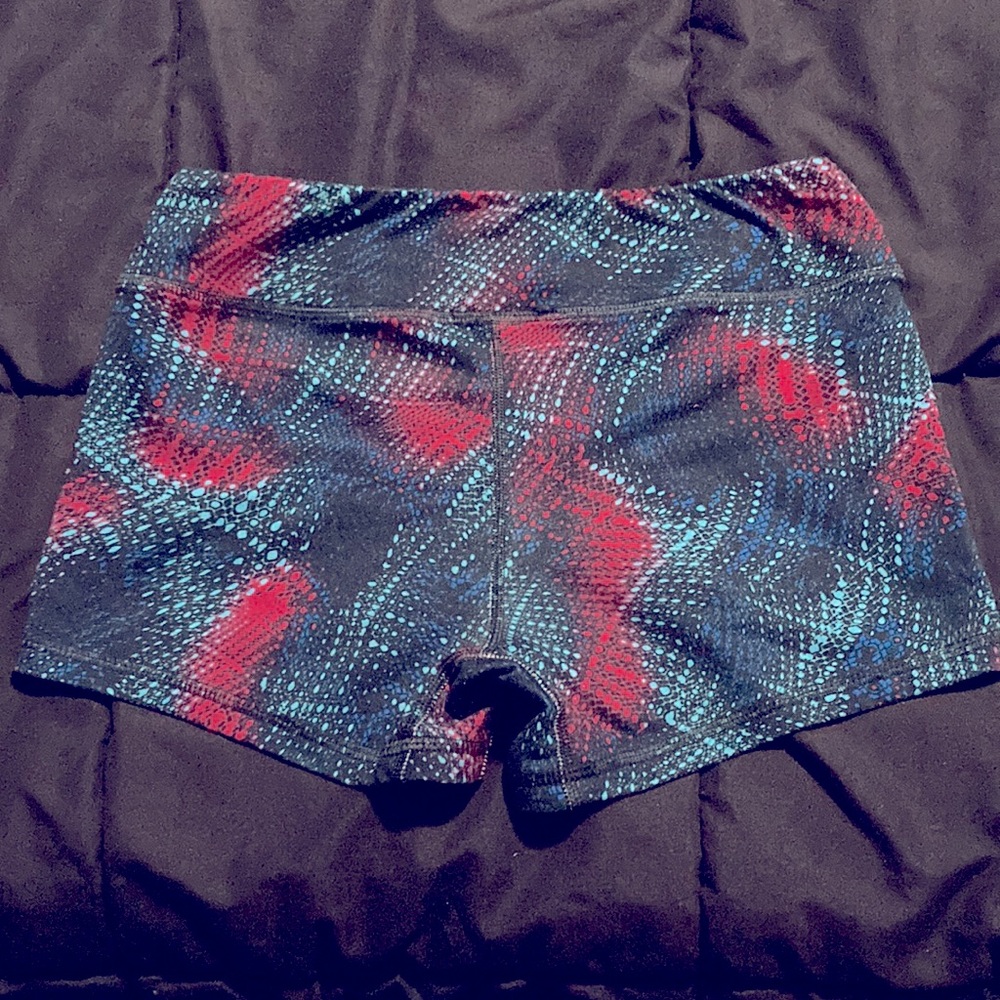 FLEO Mid Rise Short - Picture 2 of 3
